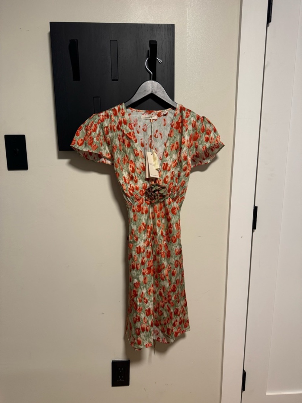 Doen Floral Mini Dress in Mint Green and Red - Picture 2 of 8